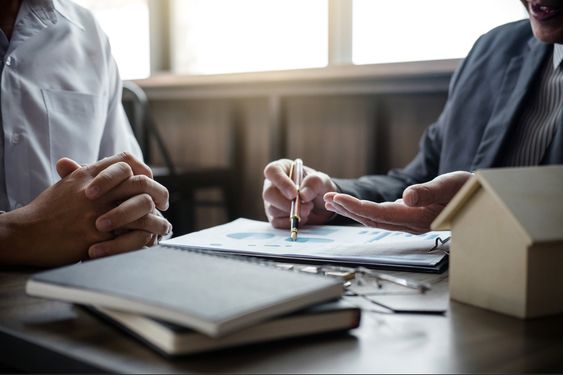 Reunião de consultoria jurídica no escritório
